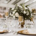 Złota waza, antyczne złoto, metalowa wys. 19 cm Złota waza, antyczne złoto, metalowa wys. 19 cm