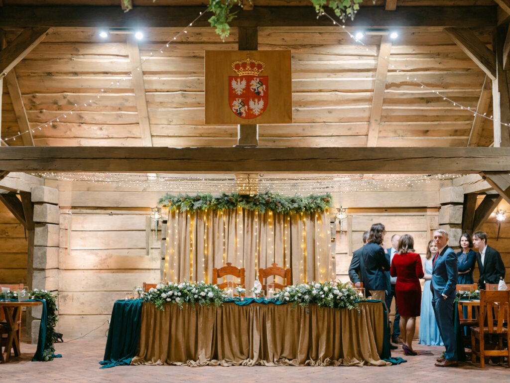 Zimowa aura wesela - luksus, światło i elegancja w chłodnych miesiącach Zimowa aura wesela - luksus, światło i elegancja w chłodnych miesiącach