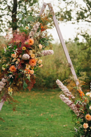 TRÓJKĄT drewniany, pastelowy fiolet wys. 2,5 m