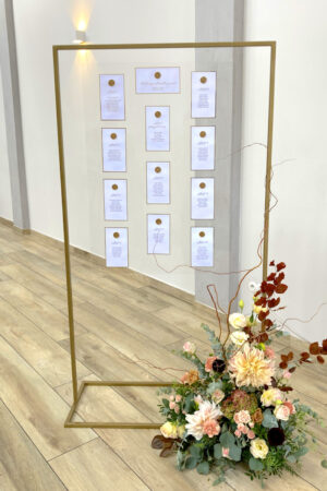 Stelaż metalowy, złoty na plan stołów, tablicę 1 x 1,8 m