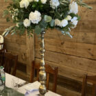 Stojak, świecznik barokowy, złoty, metalowy wys. 75 cm Stojak, świecznik barokowy, złoty, metalowy wys. 75 cm