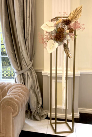 Dekoracje i aranżacje ślubne Konstrukcja kolumna, metalowa, złota wys. 1,82 m
