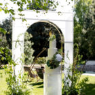 Konstrukcja ŁUK złoty, metalowy z białym plexi wys. 2,77 m Konstrukcja ŁUK złoty, metalowy z białym plexi wys. 2,77 m