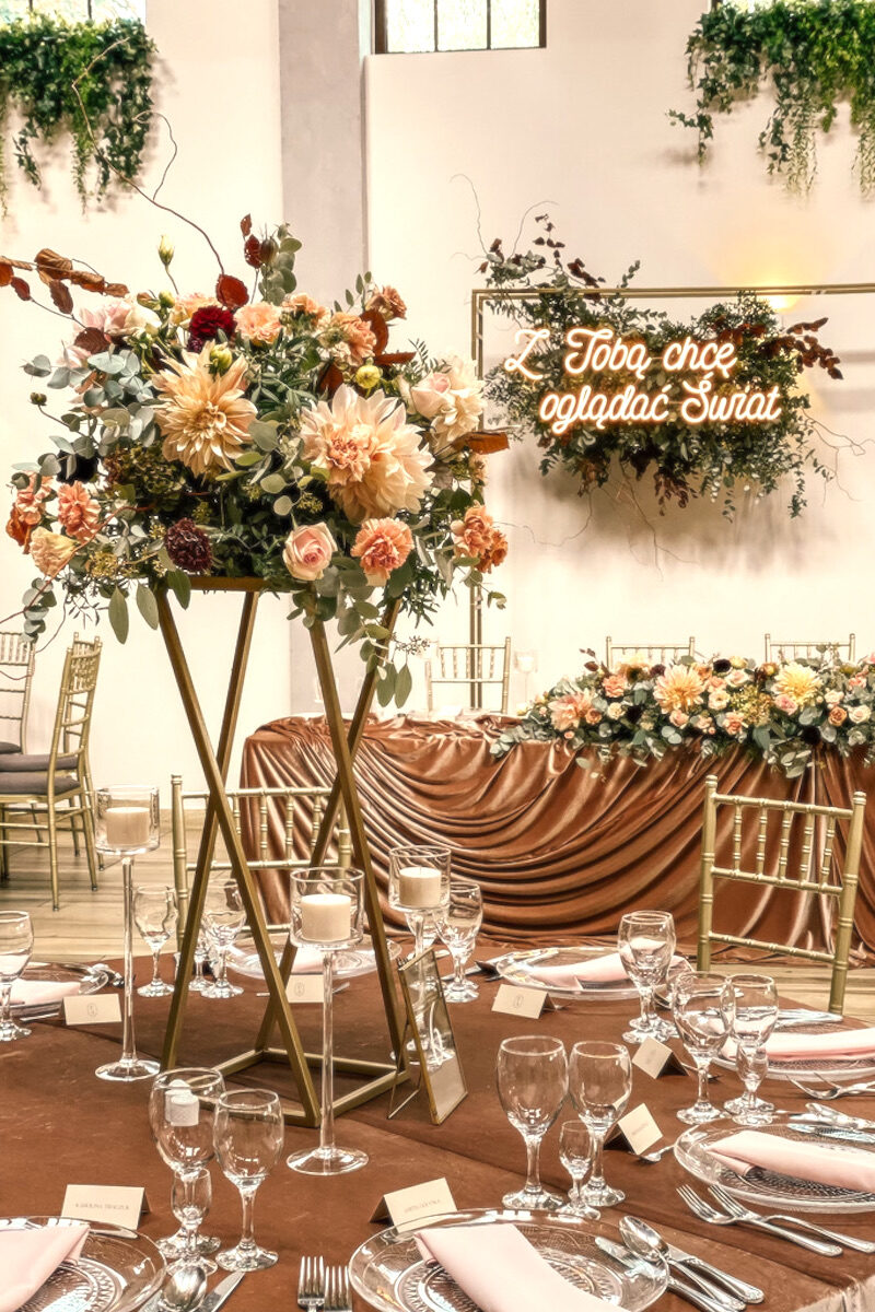 Stojak krzyżowy wysoki, złoty wys. 70 cm