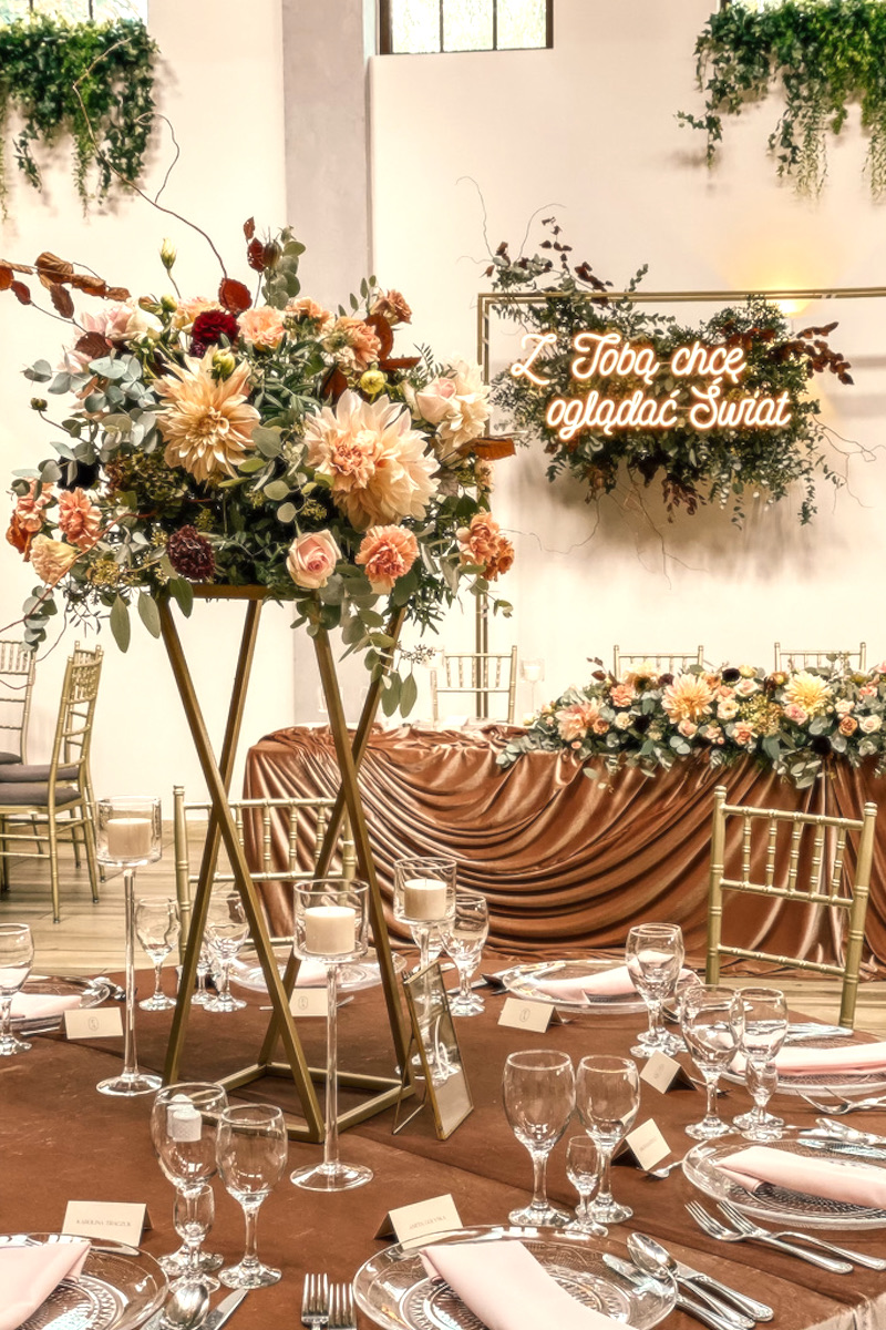 Dekoracje i aranżacje ślubne Stojak krzyżowy wysoki, złoty wys. 70 cm