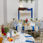 Stelaż drewniany, biały prostopadłościan wys. 2,3 m Stelaż drewniany, biały prostopadłościan wys. 2,3 m