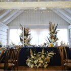 Stelaż drewniany, biały prostopadłościan wys. 2,3 m Stelaż drewniany, biały prostopadłościan wys. 2,3 m